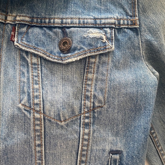 Levi’s Denim Jacket - Picture 5 of 5